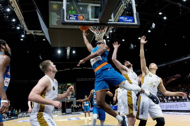 Basketball Loewen Braunschweig - ratiopharm ulm Jaron Blossomgame (Nr. 4 Ratiopharm Ulm) Basketball Loewen Braunschweig - ratiopharm ulm, Basketball, BBL, Saison 2021 2022, 6.11.2021 Braunschweig Copyright: xHelbigx xEibner-Pressefotox EP_helbig