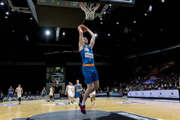 Basketball Loewen Braunschweig - ratiopharm ulm Jaron Blossomgame (Nr. 4 Ratiopharm Ulm) Basketball Loewen Braunschweig - ratiopharm ulm, Basketball, BBL, Saison 2021 2022, 6.11.2021 Braunschweig Copyright: xHelbigx xEibner-Pressefotox EP_helbig