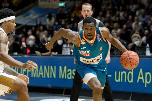 Basketball Loewen Braunschweig - ratiopharm ulm Semaj Christon (Nr. 0 Ratiopharm Ulm) Basketball Loewen Braunschweig - ratiopharm ulm, Basketball, BBL, Saison 2021 2022, 6.11.2021 Braunschweig Copyright: xHelbigx xEibner-Pressefotox EP_helbig