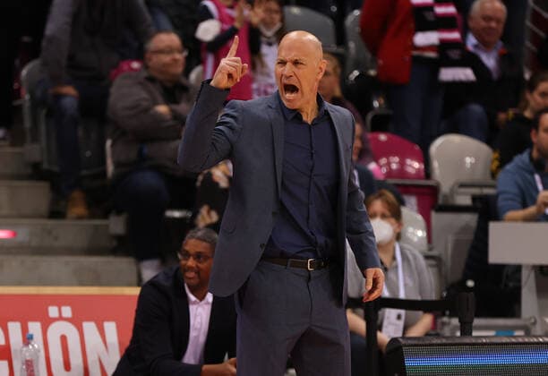 Bonn, Deutschland, 06.11.2021, Telekom Dome, Basketball, BBL, Telekom Baskets Bonn vs S.Oliver Wuerzburg: Headcoach Denis Wucherer (Wuerzburg)