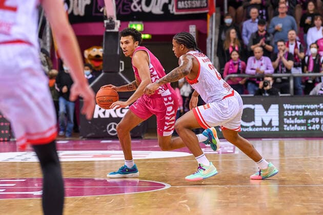 easyCredit BBL, Telekom Baskets Bonn vs. s.Oliver Würzburg, 06.11.2021 Tyson Ward (Telekom Baskets Bonn, 3), Desi Rodriguez (s.Oliver Würzburg, 23), easyCredit BBL, Telekom Baskets Bonn vs. s.Oliver Würzburg am 06.11.2021 im Telekom Dome Bonn, Bonn (Nordrhein-Westfalen) Copyright: xBEAUTIFULxSPORTS Mueller-Laschetx