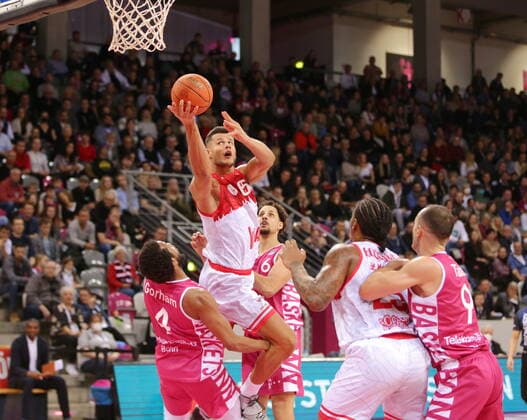 Telekom Baskets Bonn vs. Filip Stanic s.Oliver Würzburg easyCredit BBL 1. Bundesliga , Saison 2021 2022 , Hauptrunde 7. Spieltag
