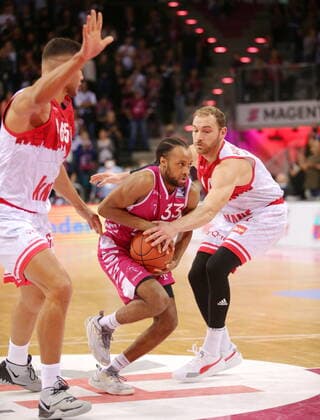 Parker Jackson-Cartwright Telekom Baskets Bonn vs. s.Oliver Würzburg easyCredit BBL 1. Bundesliga , Saison 2021 2022 , Hauptrunde 7. Spieltag