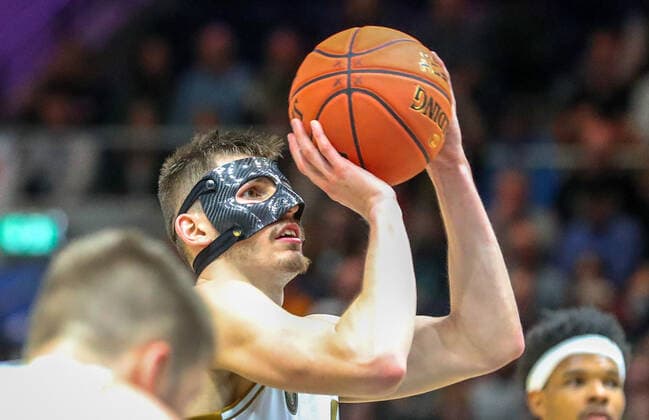 Sport Bilder des Tages Löwen Braunschweig vs. Ulm, BBL Braunschweig, 06.11.2021, BASKETBALL - easyCredit BBL Basketball Bundesliga, Löwen Braunschweig vs. Ratiopharm Ulm, Saison 2021 22. Robin Amaize (Löwen Braunschweig) Braunschweig