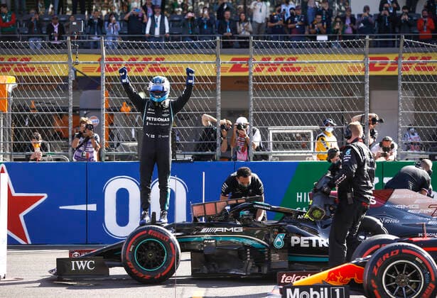 BOTTAS Valtteri (fin), Mercedes AMG F1 GP W12 E Performance, portrait pole position during the Formula 1 Gran Premio De La Ciudad De Mexico 2021, Mexico City Grand Prix, 18th round of the 2021 FIA Formula One World Championship, WM, Weltmeisterschaft from November 5 to 7, 2021 on the Autodromo Hermanos Rodriguez, in Mexico City, Mexico - F1 - MEXICO CITY GRAND PRIX 2021 DPPI Panoramic  F12021GP18MEX_JK210156
