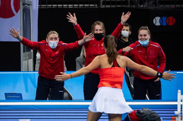 Sport Bilder des Tages 2021 Billie Jean King Cup Finals Russia - Switzerland Final Match 1 Daria Kasatkina (RUS) with team 2021 Billie Jean King Cup Finals
