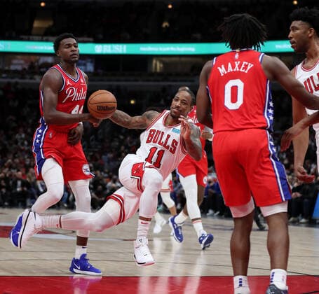December 30, 2044, Chicago, IL, USA: The Chicago Bulls DeMar DeRozan (11) loses his footing as he falls to the floor in the first half against the Philadelphia 76ers at the United Center in Chicago on Saturday, Nov. 6, 2021. Chicago USA - ZUMAm67_ 0141230695st Copyright: xChrisxSwedax