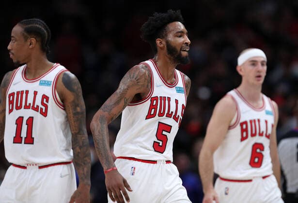 November 6, 2021: The Chicago Bulls Derrick Jones Jr. (5) celebrates in the second half against the Philadelphia 76ers at the United Center in Chicago on Saturday, Nov. 6, 2021. - ZUMAm67_ 0141231027st Copyright: xChrisxSwedax