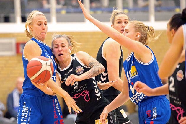 06.11.2021, xovx, Basketball Damen Bundesliga DBBL, BC pharmaserv Marburg - Rheinland Lions v.l. Marie Bertholdt (BC pharmaserv Marburg), Joyce Cousseins-Smith (Rheinland Lions), Lisa Koop (Rheinland Lions), Hanna Crymble (BC pharmaserv Marburg) Marburg Georg Gaßmann Halle Hessen Deutschland (DE)