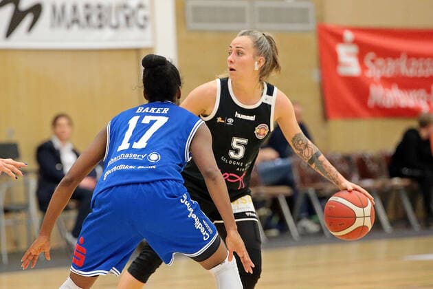 06.11.2021, xovx, Basketball Damen Bundesliga DBBL, BC pharmaserv Marburg - Rheinland Lions v.l. Tonisha Baker (BC pharmaserv Marburg), Joyce Cousseins-Smith (Rheinland Lions) Marburg Georg Gaßmann Halle Hessen Deutschland (DE)