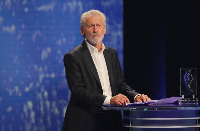 Paul Breitner gedenkt mit seiner Rede der Fussball Legende Gerd Müller Paul Breitner hält die Gedenkrede an den vor kurzem verstorbenen Gerd Müller München Bayern Deutschland BMW Welt
