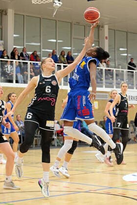 06.11.2021, xovx, Basketball Damen Bundesliga DBBL, BC pharmaserv Marburg - Rheinland Lions v.l. Birte Thimm (Rheinland Lions), Tonisha Baker (BC pharmaserv Marburg) Marburg Georg Gaßmann Halle Hessen Deutschland (DE)
