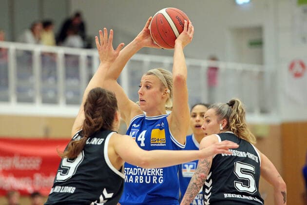 06.11.2021, xovx, Basketball Damen Bundesliga DBBL, BC pharmaserv Marburg - Rheinland Lions v.l. Rowie Jongeling (Rheinland Lions), Marie Bertholdt (BC pharmaserv Marburg), Rachel Arthur (BC pharmaserv Marburg), Joyce Cousseins-Smith (Rheinland Lions) Marburg Georg Gaßmann Halle Hessen Deutschland (DE)