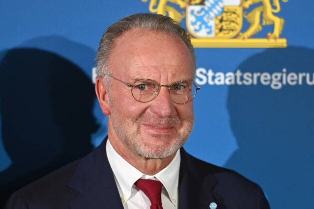 Karl Heinz RUMMENIGGE, (ehemaliger Vorstandsvorsitzender), Einzelbild,angeschnittenes Einzelmotiv,Portraet,Portrait,Porträt, Bayerischer Sportpreis 2021 in der BMW Welt, Roter Teppich,Red Carpet am 06.11.2021.