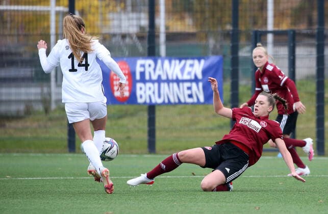 07.11.2021 - Fussball - Saison 2021 2022 - 2. Frauen-Fussball - Bundesliga - 08. Spieltag: 1. FC Nürnberg FCN ( Club ) - FSV Gütersloh 2009 - Sportfoto Zink DaMa - Noreen Günnewig (14, FSV Gütersloh ) Luisa Richert (10, 1. FC Nürnberg FCN )