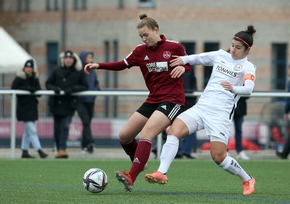 07.11.2021 - Fussball - Saison 2021 2022 - 2. Frauen-Fussball - Bundesliga - 08. Spieltag: 1. FC Nürnberg FCN ( Club ) - FSV Gütersloh 2009 - Sportfoto Zink DaMa - Amelie Thöle Thoele (12, 1. FC Nürnberg FCN ) Marina Hermes (15, FSV Gütersloh )