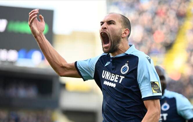 Sport Bilder des Tages BRUGGE, BELGIUM - NOVEMBER 07 : Bas Dost forward of Club Brugge celebrates after scoring during the Jupiler Pro League match between Club Brugge and Standard de Liege at the Jan Breydel stadium on November 07, 2021 in Brugge, Belgium , 7 11 2021 ( Club Brugge KV v R. Standard de Liege : Jupiler Pro League PhotoNews Panoramic  775668251