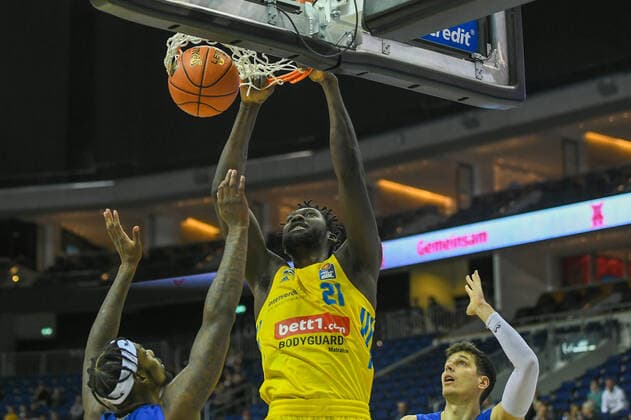 07.11.2021, xlakx, Basketball BBL, Alba Berlin - SYNTAINICS MBC emspor, v.l.Christ Koumadje (Alba Berlin No.21) Berlin
