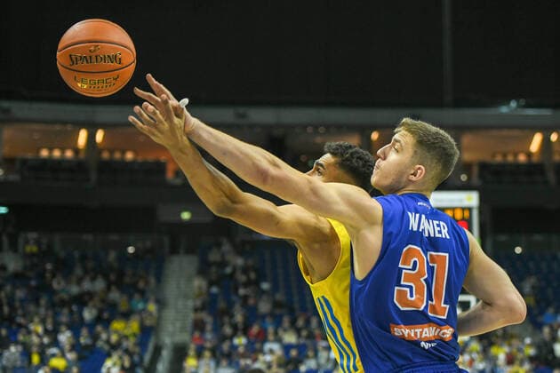 07.11.2021, xlakx, Basketball BBL, Alba Berlin - SYNTAINICS MBC emspor, v.l.Oscar Da Silva (Alba Berlin No.1),Hendrik Warner (Syntainics MBC No.31) Berlin