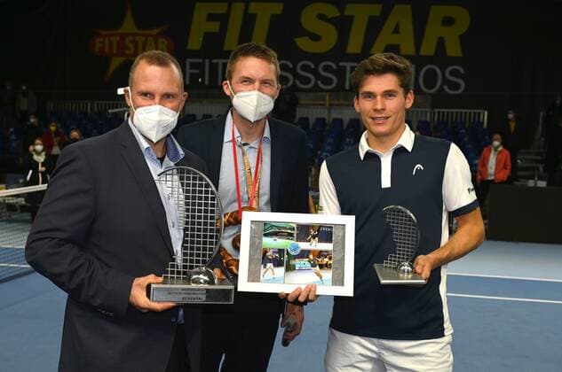 07.11.2021 - Tennis - ATP, Tennis Herren Challenger Tour - Challenger Eckental - Int. Deutsche Tennis-Hallenmeisterschaften - Finale Endspiel - - von links : Marcus Slany ( Tournament Director ) Fabian Reisch ( Organisation Tournament ) Daniel Masur ( GER ) - Sieger Gewinner