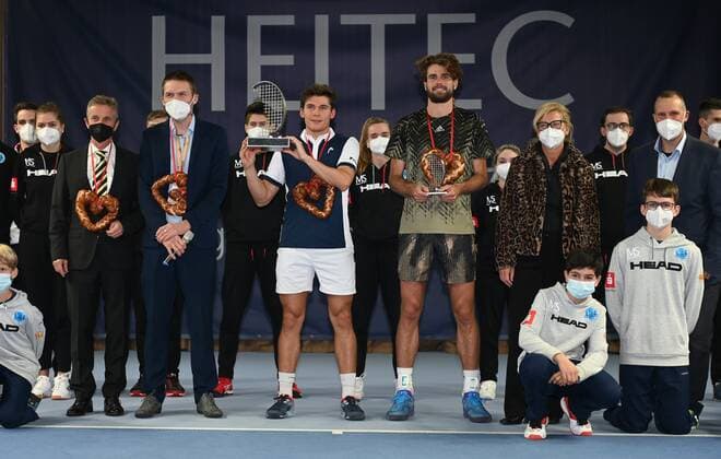 07.11.2021 - Tennis - ATP, Tennis Herren Challenger Tour - Challenger Eckental - Int. Deutsche Tennis-Hallenmeisterschaften - Finale Endspiel - - von links : Markus Giegold ( ehem. Turnierdirektor Geschäftsführer Fit Star ) Fabian Reisch ( Organisation Tournament ) Daniel Masur ( GER ) Maxime Cressy ( USA ) Ilse Dölle ( Erste Bürgermeisterin Markt Eckental ) Marcus Slany ( Tournament Director )