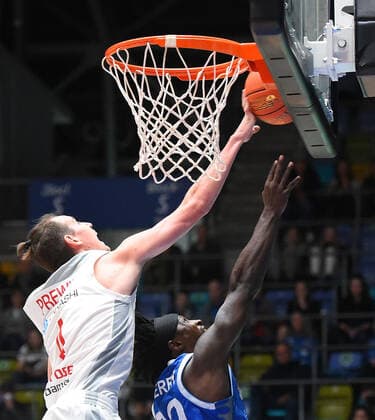 07.11.2021, xhbx, Basketball BBL Bundesliga, Frankfurt Skyliners - Brose Bamberg emspor, v.l. Omar Prewitt (Brose Baskets Bamberg), Will Cherry (Fraport Skyliners Frankfurt) (DFL DFB REGULATIONS PROHIBIT ANY USE OF PHOTOGRAPHS as IMAGE SEQUENCES and or QUASI-VIDEO) Frankfurt am Main