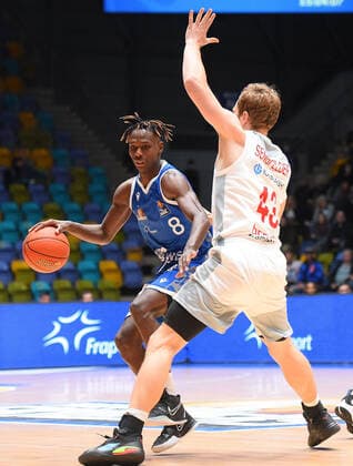 07.11.2021, xhbx, Basketball BBL Bundesliga, Frankfurt Skyliners - Brose Bamberg emspor, v.l. Brancou Badio (Fraport Skyliners Frankfurt), Christian Sengfelder (Brose Baskets Bamberg) (DFL DFB REGULATIONS PROHIBIT ANY USE OF PHOTOGRAPHS as IMAGE SEQUENCES and or QUASI-VIDEO) Frankfurt am Main