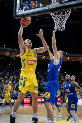 Basketball Berlin 07.11.2021 Saison 2021 2022 EasyCredit BBL 1. Bundesliga Alba Berlin - Syntainics MBC Weißenfels Luke Sikma (Alba Berlin, No.43)