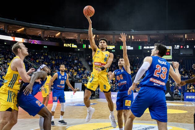 Basketball Berlin 07.11.2021 Saison 2021 2022 EasyCredit BBL 1. Bundesliga Alba Berlin - Syntainics MBC Weißenfels Oscar Da Silva (Alba Berlin, No.01) Nikola Rebic (MBC, No.44)
