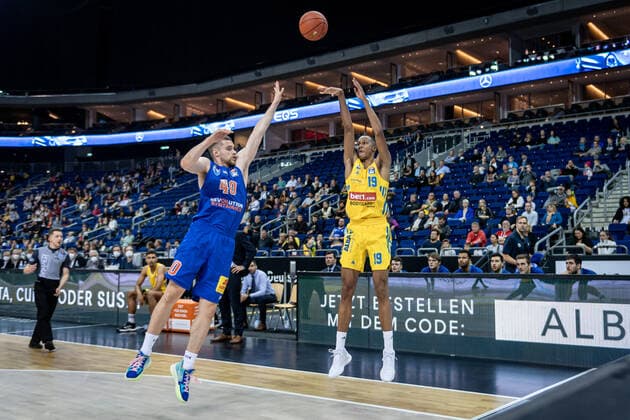 Basketball Berlin 07.11.2021 Saison 2021 2022 EasyCredit BBL 1. Bundesliga Alba Berlin - Syntainics MBC Weißenfels Louis Olinde (Alba Berlin, No.19) Garbacz