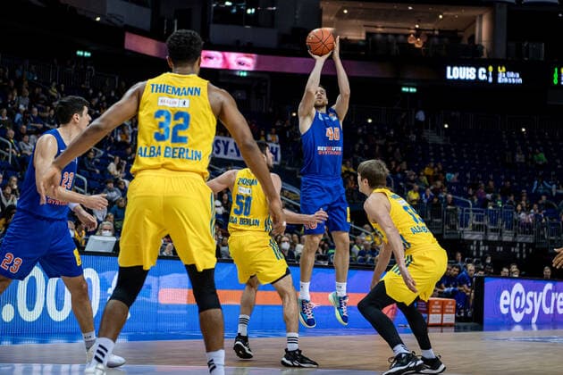 Basketball Berlin 07.11.2021 Saison 2021 2022 EasyCredit BBL 1. Bundesliga Alba Berlin - Syntainics MBC Weißenfels Jakub Garbacz