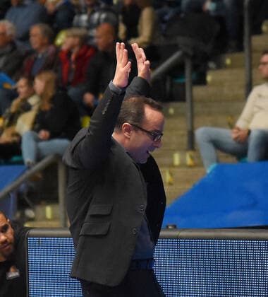 07.11.2021, xhbx, Basketball BBL Bundesliga, Frankfurt Skyliners - Brose Bamberg emspor, v.l. Trainer Diego Ocampo (Head Coach, Fraport Skyliners Frankfurt) (DFL DFB REGULATIONS PROHIBIT ANY USE OF PHOTOGRAPHS as IMAGE SEQUENCES and or QUASI-VIDEO) Frankfurt am Main