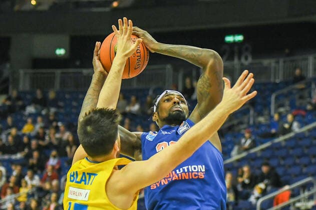 07.11.2021, xlakx, Basketball BBL, Alba Berlin - SYNTAINICS MBC emspor, v.l.Tamir Blatt (Alba Berlin No.45),Chris Coffey (Syntainics MBC No.22) Berlin