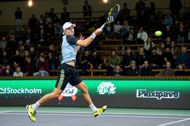 Tennis, ATP-Turnier in Stockholm, Björn Borg am Rande eines Spiels von Sohn Leo 211107 Leo Borg of Sweden in Singles round one during the Stockholm Open tennis tournament on November 7, 2021 in Stockholm. Photo: Joel Marklund BILDBYRAN kod JM JM0214 bbeng tennis stockholm open Copyright: JOELxMARKLUND BB211107JM004