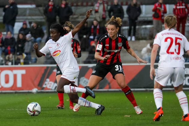 Leonie Zilger (1. FC Koeln, 11) und Verena Wieder (Bayer04 Leverkusen, 31) Bayer 04 Leverkusen vs. 1.FC Koeln, Fussball, 2.Frauen Bundesliga, 7.Spieltag, Spielzeit 2021 2022, 07.11.2021, Bayer 04 Leverkusen vs. 1.FC Koeln, Fussball, 2.Frauen Bundesliga, 7.Spieltag, Spielzeit 2021 2022, 07.11.2021 Copyright: xEibner-Pressefoto SaraxRoustax EP_SRA