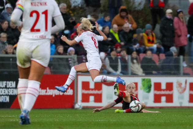 Kristin Koegel (Bayer04 Leverkusen, 11) und Laura Vogt (1. FC Koeln, 08) Bayer 04 Leverkusen vs. 1.FC Koeln, Fussball, 2.Frauen Bundesliga, 7.Spieltag, Spielzeit 2021 2022, 07.11.2021, Bayer 04 Leverkusen vs. 1.FC Koeln, Fussball, 2.Frauen Bundesliga, 7.Spieltag, Spielzeit 2021 2022, 07.11.2021 Copyright: xEibner-Pressefoto SaraxRoustax EP_SRA