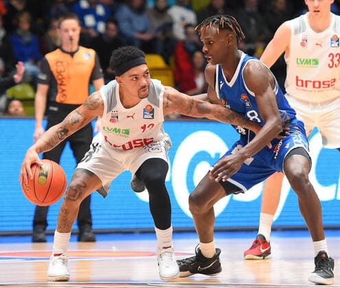 07.11.2021, xhbx, Basketball BBL Bundesliga, Frankfurt Skyliners - Brose Bamberg emspor, v.l. Justin Robinson (Brose Baskets Bamberg), Brancou Badio (Fraport Skyliners Frankfurt) (DFL DFB REGULATIONS PROHIBIT ANY USE OF PHOTOGRAPHS as IMAGE SEQUENCES and or QUASI-VIDEO) Frankfurt am Main