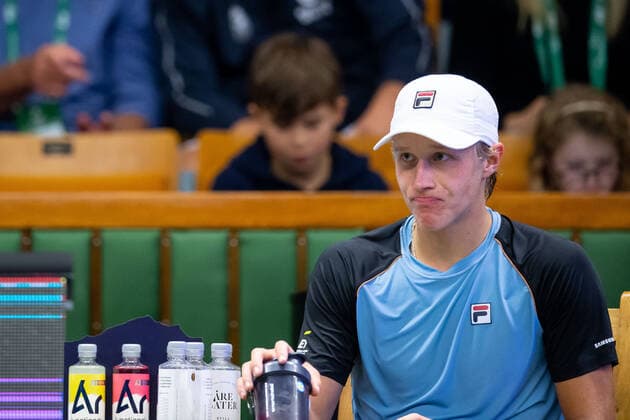 211107 Leo Borg of Sweden looks dejected in Singles round one during the Stockholm Open tennis tournament on November 7, 2021 in Stockholm. Photo: Joel Marklund BILDBYRAN kod JM JM0214 bbeng tennis stockholm open Copyright: JOELxMARKLUND BB211107JM015
