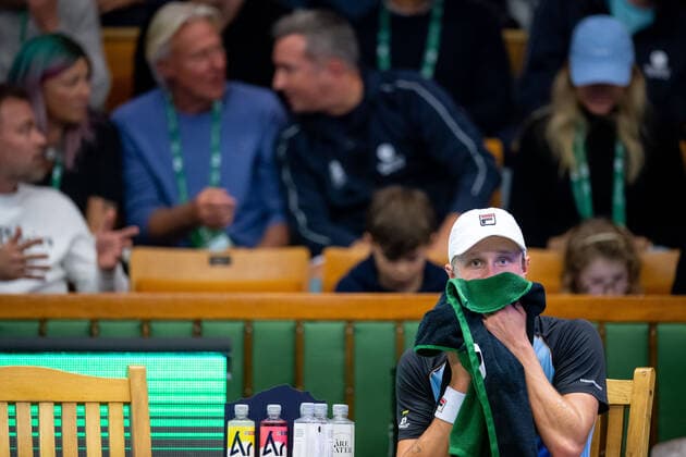 211107 Leo Borg of Sweden looks dejected in Singles round one during the Stockholm Open tennis tournament on November 7, 2021 in Stockholm. Photo: Joel Marklund BILDBYRAN kod JM JM0214 bbeng tennis stockholm open Copyright: JOELxMARKLUND BB211107JM016