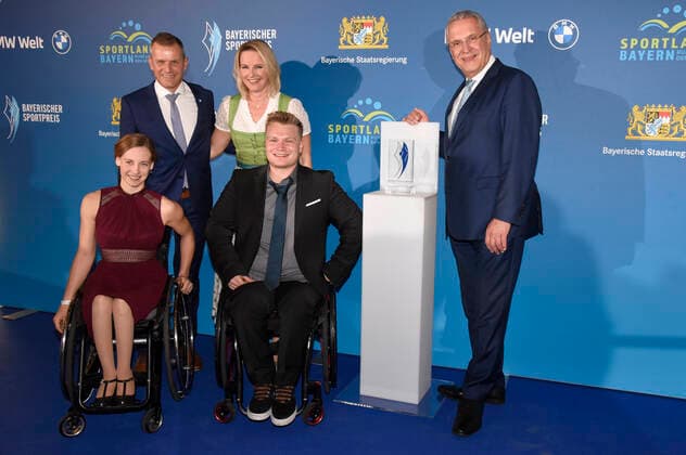 Anna Schaffelhuber, Tobias Angerer, Hilde Gerg, Nikolai Sommer und Joachim Herrmann bei der 20. Verleihung des Bayerischen Sportpreises 2021 in der BMW-Welt München. München, 06.11.2021