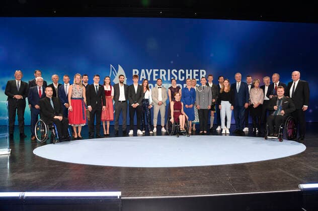 Preisträger und Laudatoren bei der 20. Verleihung des Bayerischen Sportpreises 2021 in der BMW-Welt München. München, 06.11.2021