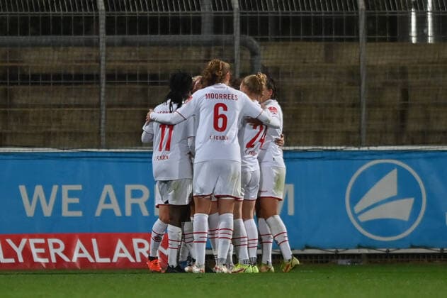 Jubel, Freuen, celebrate, happy, cheer , Goal Celebration 1. FC Köln 2:4, 07.11.2021, Leverkusen (Deutschland), Fussball, Flyeralarm Frauen-Bundesliga, Bayer 04 Leverkusen - 1. FC Köln, DFB DFL REGULATIONS PROHIBIT ANY USE OF PHOTOGRAPHS AS IMAGE SEQUENCES AND OR QUASI-VIDEO.