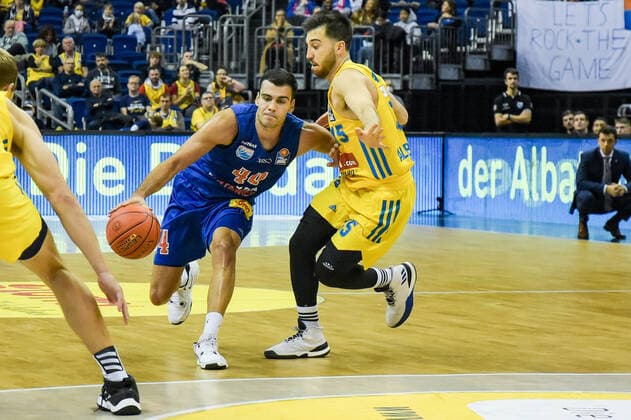 07.11.2021, xlakx, Basketball BBL, Alba Berlin - SYNTAINICS MBC emspor, v.l.Nikola Rebic (Syntainics MBC No.44),Tamir Blatt (Alba Berlin No.45) Berlin