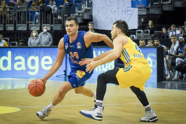 07.11.2021, xlakx, Basketball BBL, Alba Berlin - SYNTAINICS MBC emspor, v.l.Nikola Rebic (Syntainics MBC No.44),Tamir Blatt (Alba Berlin No.45) Berlin