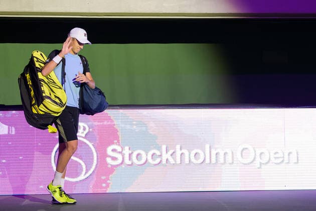 211107 Leo Borg of Sweden in Singles round one during the Stockholm Open tennis tournament on November 7, 2021 in Stockholm. Photo: Joel Marklund BILDBYRAN kod JM JM0214 bbeng tennis stockholm open Sverige Copyright: JOELxMARKLUND BB211107JM030