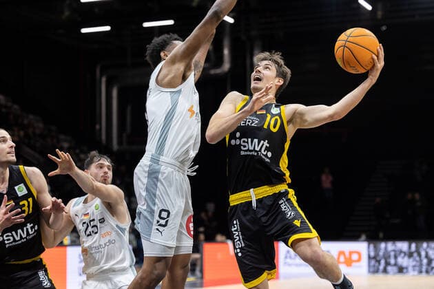Gianni Otto (Tigers Tuebingen, 10)¨¨ Nuernberg Falcons BC vs. Tigers Tuebingen, 2. Basketball, Bundesliga, Pro A, Barmer 2 Basketball, Spieltag 27, Spielzeit 2021 2022, 07.11.2021, ¨¨ Nuernberg Falcons BC - Tigers Tuebingen, Basketball, 2. Bundesliga, Barmer 2 Basketball, Spieltag 27, Spielzeit 2021 2022, 07.11.2021 Nuernberg Copyright: xDennisxDuddek xEibnerxPressefotox EP_DDK