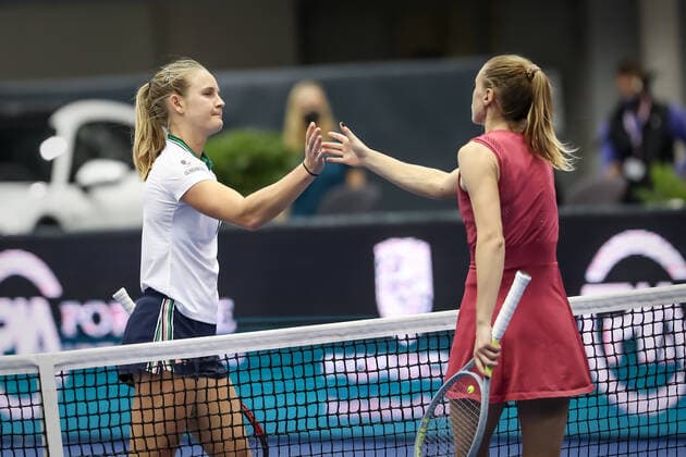 TENNIS - WTA, Tennis Damen Upper Austria Ladies Linz LINZ,AUSTRIA,07.NOV.21 - TENNIS - WTA Tour, Upper Austria Ladies Linz. Image shows Fiona Ferro (FRA) and Aliaksandra Sasnovich (BLR).  GEPAxpictures xManfredxBinder