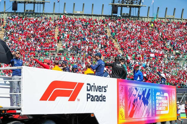 Drivers parade in the stadium during the Formula 1 Gran Premio De La Ciudad De Mexico 2021, Mexico City Grand Prix, 18th round of the 2021 FIA Formula One World Championship, WM, Weltmeisterschaft from November 5 to 7, 2021 on the Autodromo Hermanos Rodriguez, in Mexico City, Mexico - F1 - MEXICO CITY GRAND PRIX 2021 - RACE DPPI Panoramic  20211107_GOODEN_FG0D1090