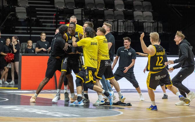 Bakary Dibba (Tigers Tuebingen, 44)¨¨ Nuernberg Falcons BC vs. Tigers Tuebingen, 2. Basketball, Bundesliga, Pro A, Barmer 2 Basketball, Spieltag 27, Spielzeit 2021 2022, 07.11.2021, ¨¨ Nuernberg Falcons BC - Tigers Tuebingen, Basketball, 2. Bundesliga, Barmer 2 Basketball, Spieltag 27, Spielzeit 2021 2022, 07.11.2021 Nuernberg Copyright: xDennisxDuddek xEibnerxPressefotox EP_DDK
