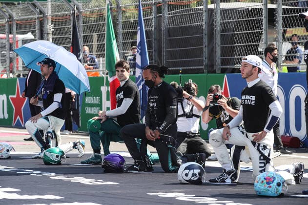 GASLY Pierre (fra), Scuderia AlphaTauri Honda AT02, portrait HAMILTON Lewis (gbr), Mercedes AMG F1 GP W12 E Performance, portrait before the race during the Formula 1 Gran Premio De La Ciudad De Mexico 2021, Mexico City Grand Prix, 18th round of the 2021 FIA Formula One World Championship, WM, Weltmeisterschaft from November 5 to 7, 2021 on the Autodromo Hermanos Rodriguez, in Mexico City, Mexico - F1 - MEXICO CITY GRAND PRIX 2021 - RACE DPPI Panoramic  FG0D1221